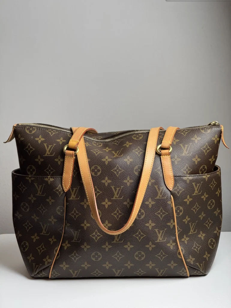 Louis Vuitton Totally MM Monogram Tote