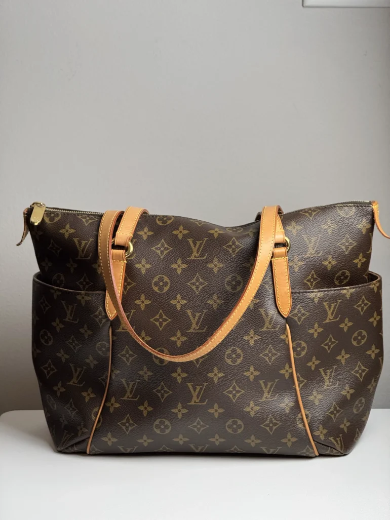 Louis Vuitton Totally MM Monogram Tote