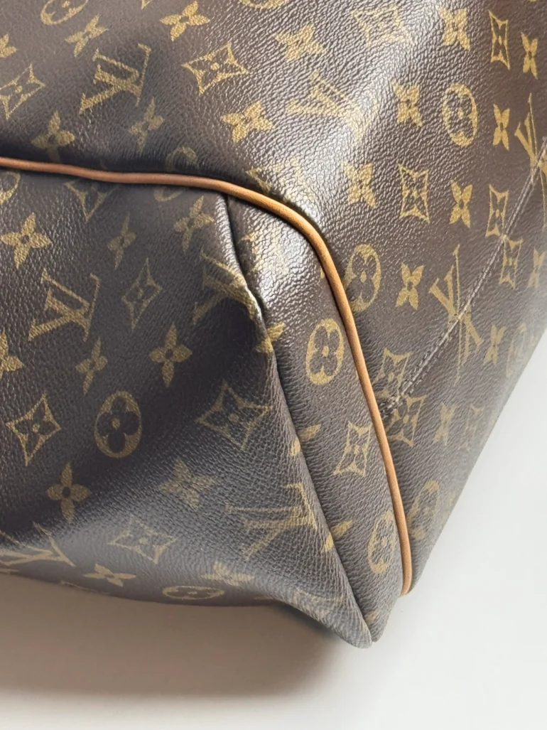 Louis Vuitton Totally MM Monogram Tote