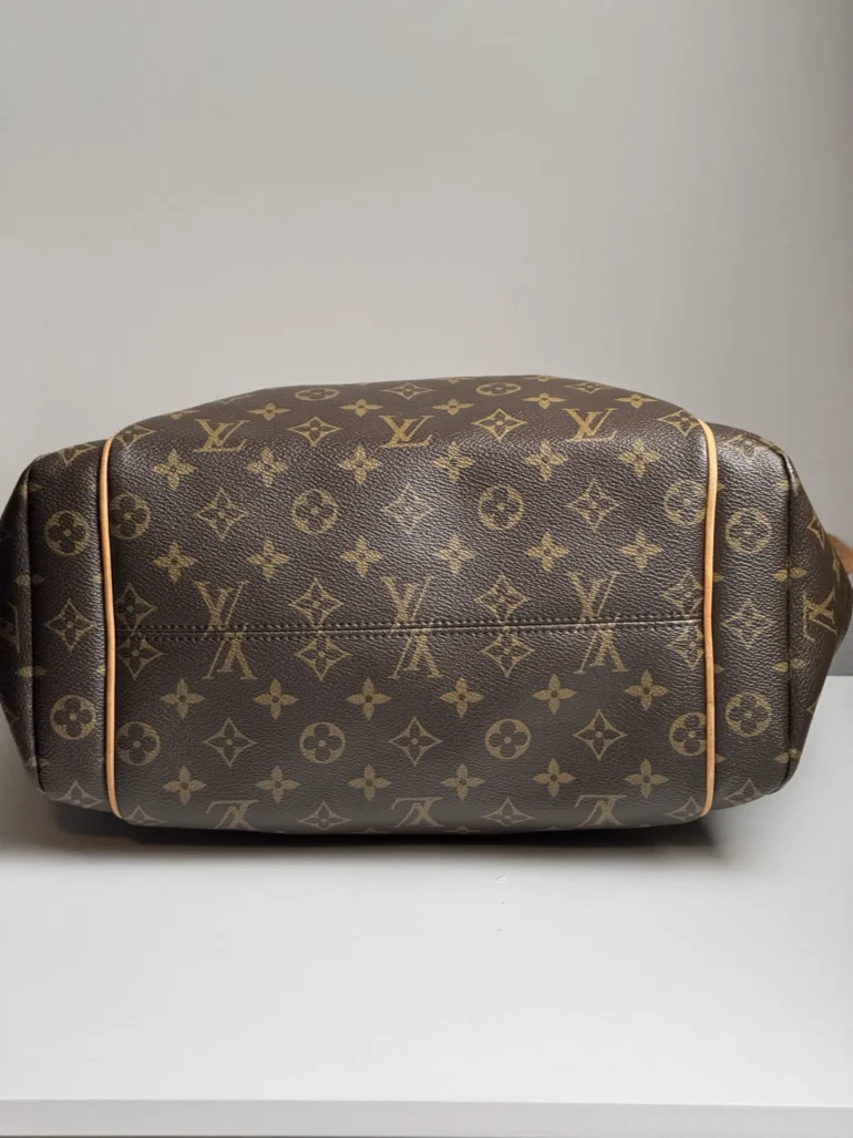 Louis Vuitton Totally MM Monogram Tote