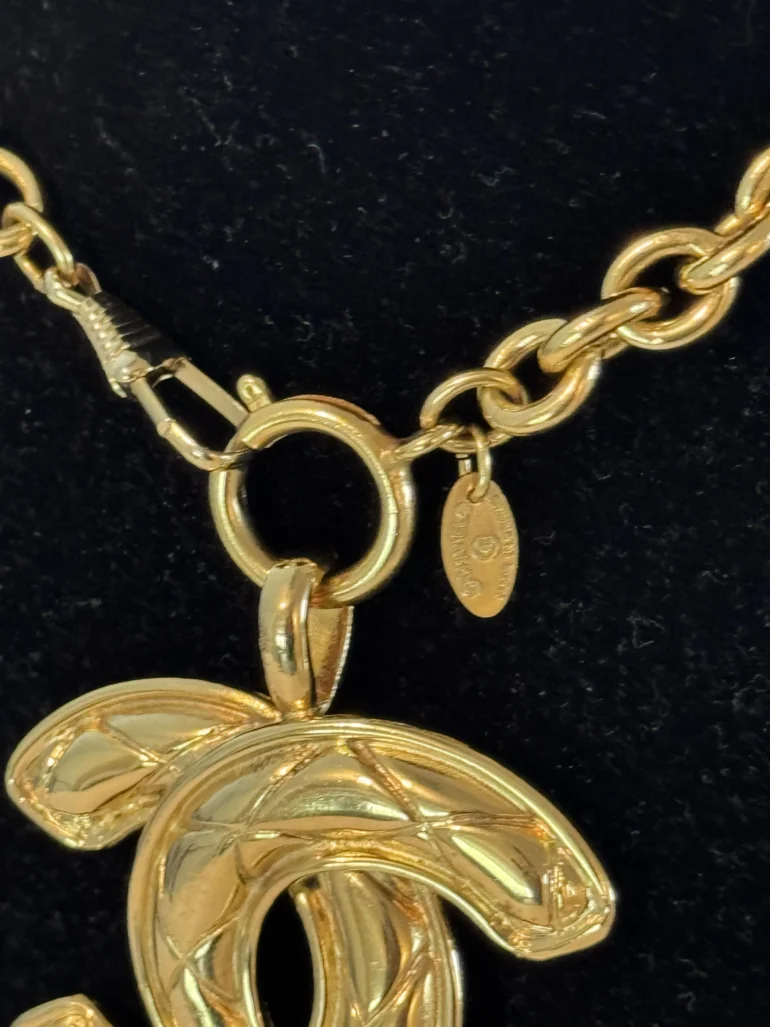 Pre Owned Chanel Large Quilted Metalasse 24k Gold Plated CC Necklace