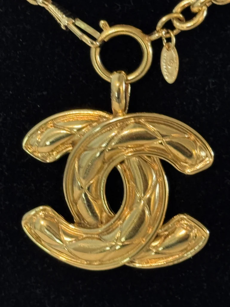 Pre Owned Chanel Large Quilted Metalasse 24k Gold Plated CC Necklace