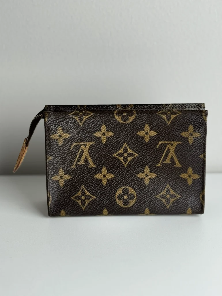 Louis Vuitton Monogram Tolietry 15'