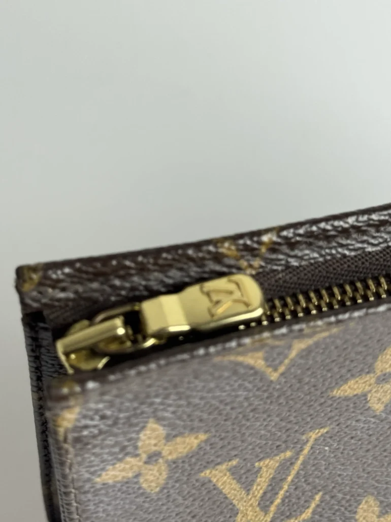 Louis Vuitton Monogram Tolietry 15'