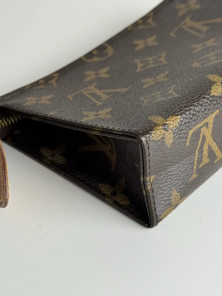 Louis Vuitton Monogram Tolietry 15'