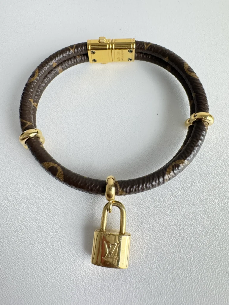 Pre Owned Louis Vuitton Keep It Twice Brass Charm Bracelet with Gold Padlock Closure and Monogram Pattern