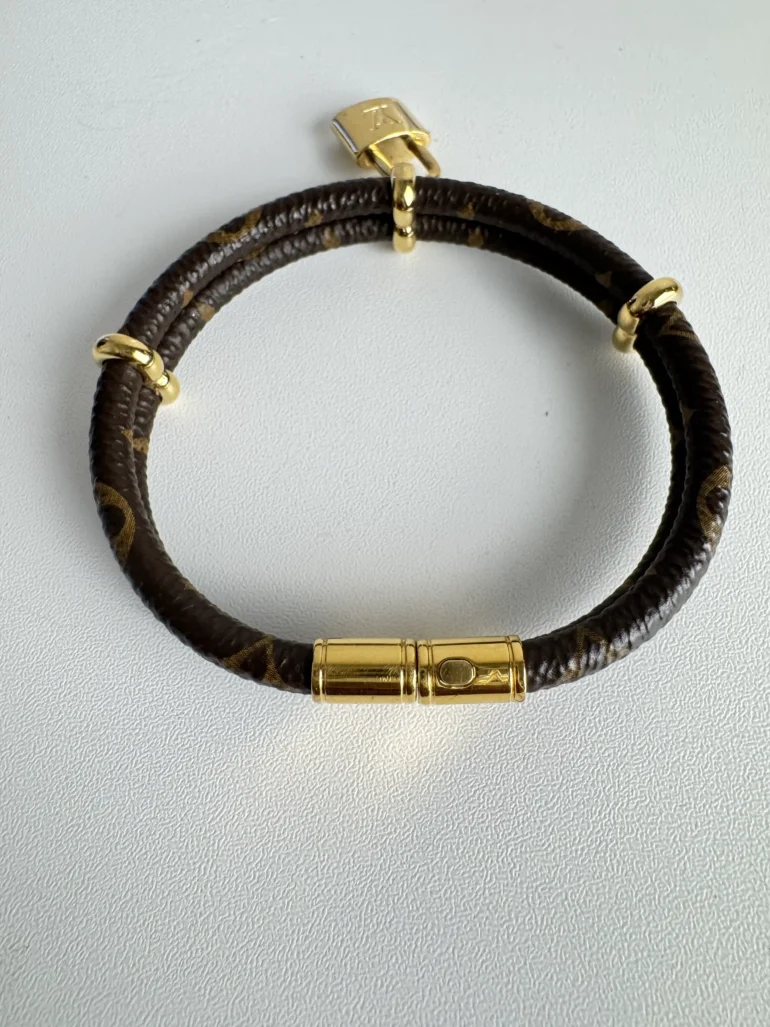 Pre Owned Louis Vuitton Keep It Twice Brass Charm Bracelet with Gold Padlock Closure and Monogram Pattern