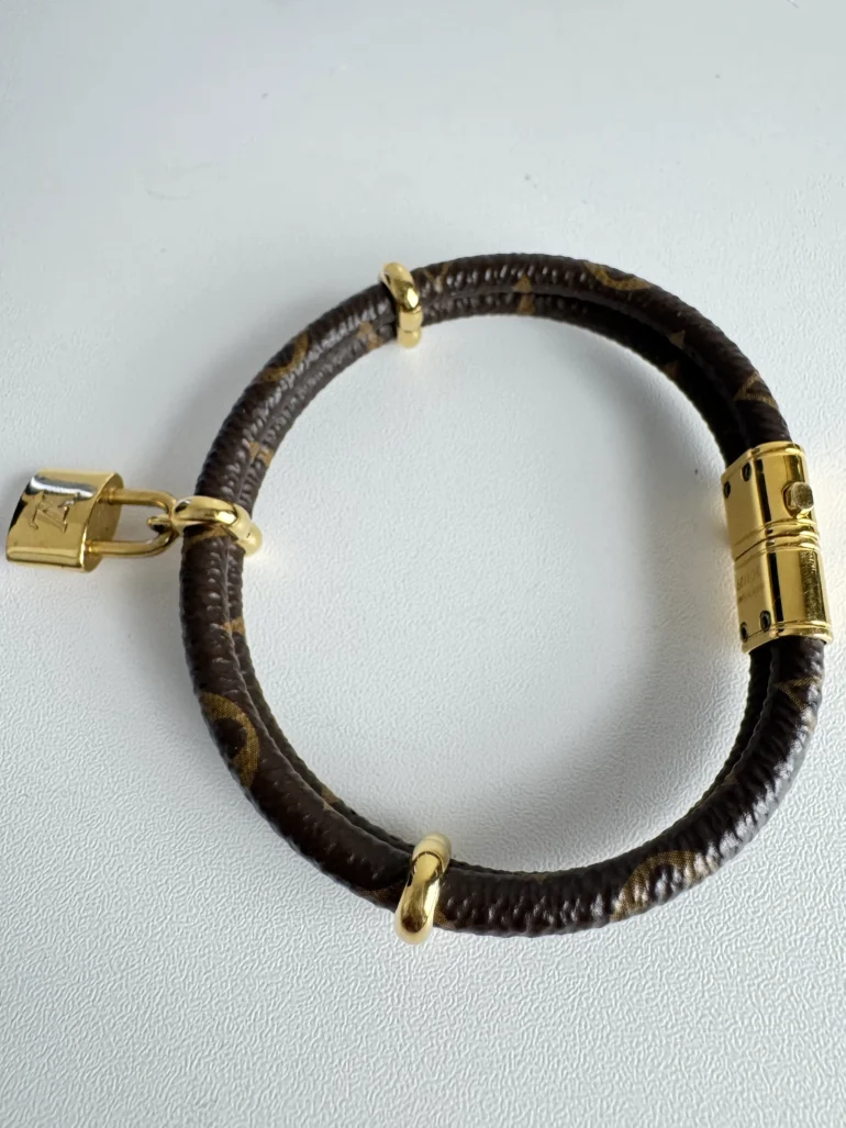 Pre Owned Louis Vuitton Keep It Twice Brass Charm Bracelet with Gold Padlock Closure and Monogram Pattern