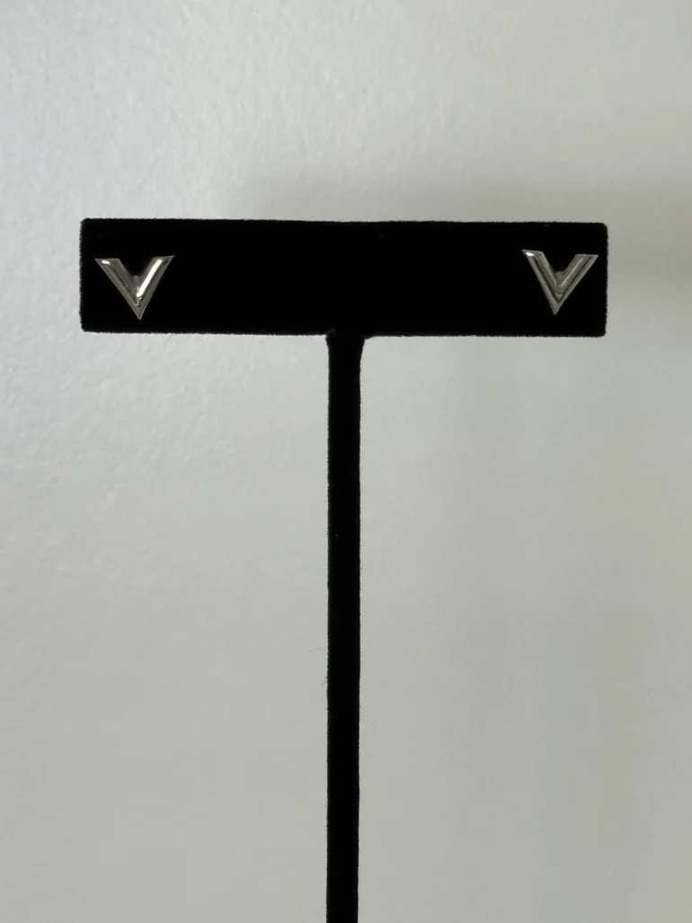 Louis Vuitton Essential Earrings Silver